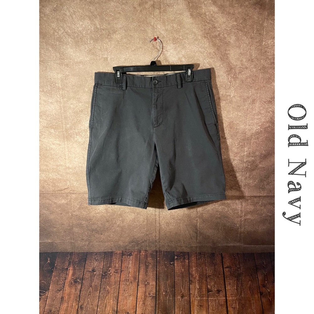 Old Navy Ultimate Slim Built-in-flex Chino Shorts-Men’s waist size 34”-EUC
